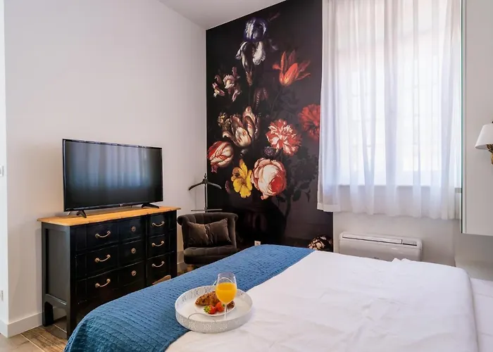 Ah Design Deluxe דירה