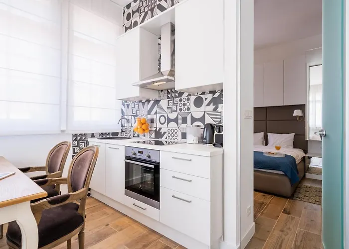 Ah Design Deluxe דירה *