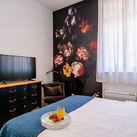 Ah Design Deluxe Apartment
